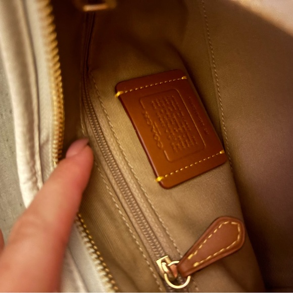 Coach White Leather Shoulder Bag with Gold Hardware - Picture 9 of 9